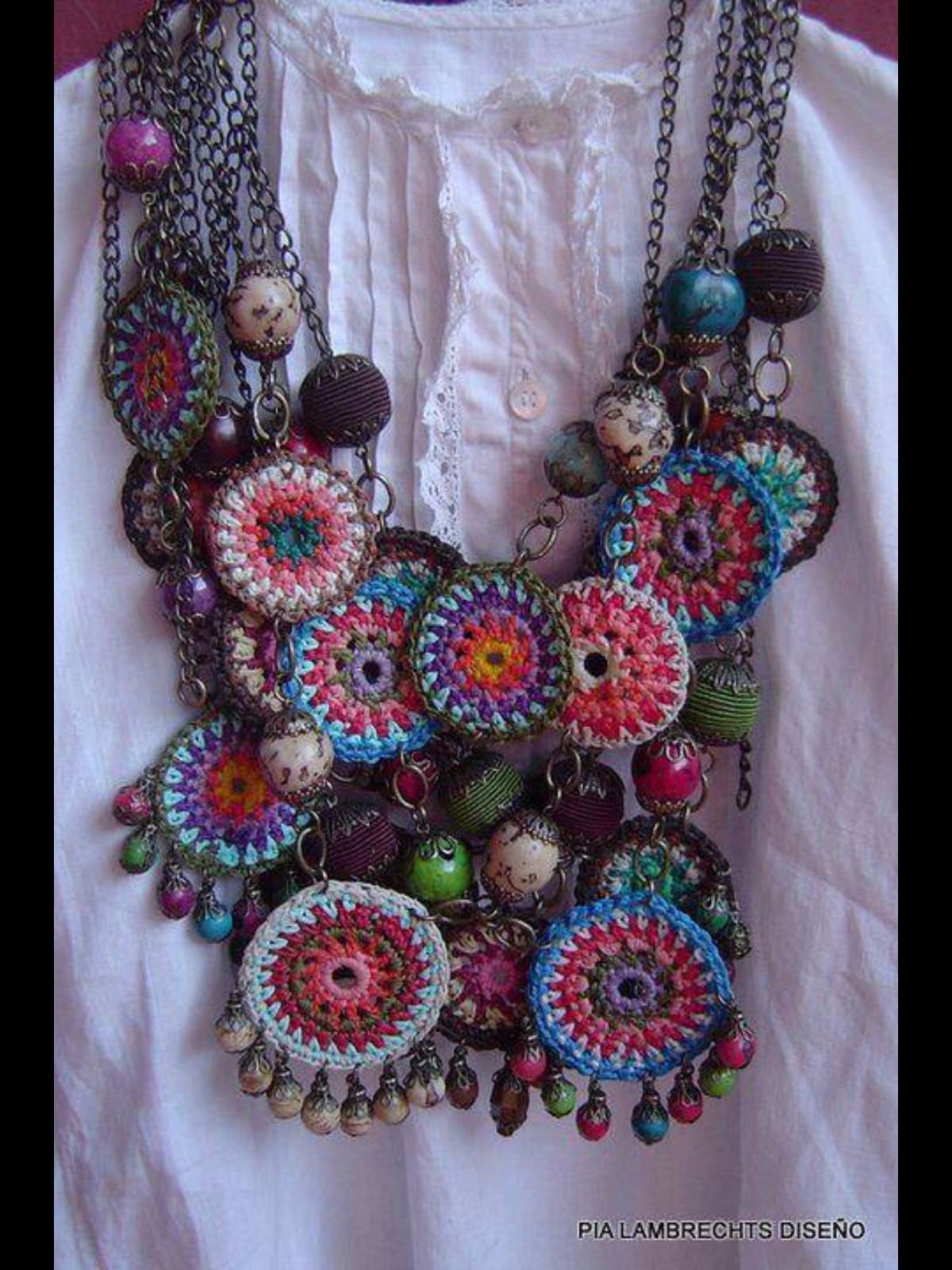 Текстильные украшения в народном стиле