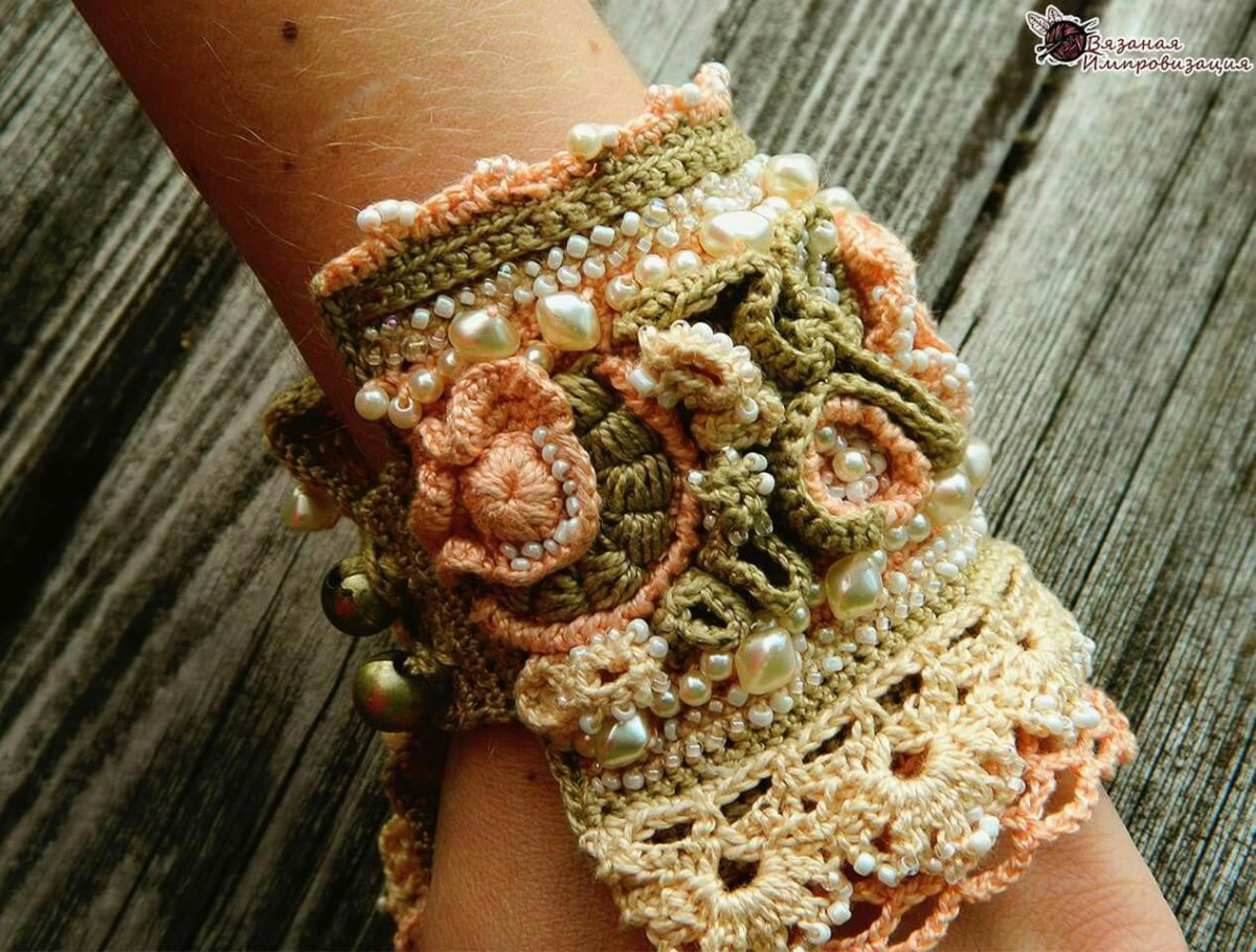 Вязаные браслеты в стиле бохо