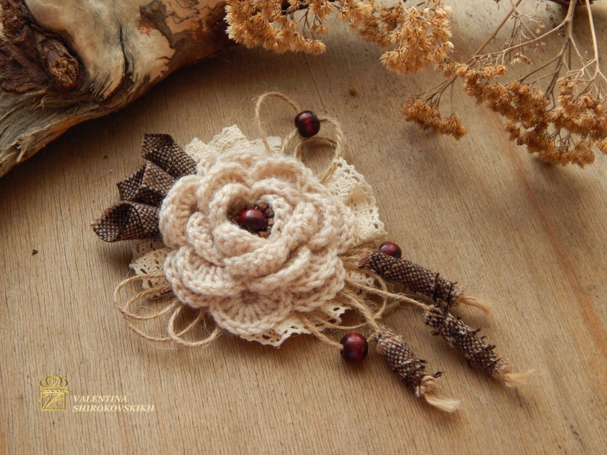 Винтажная брошь крючком