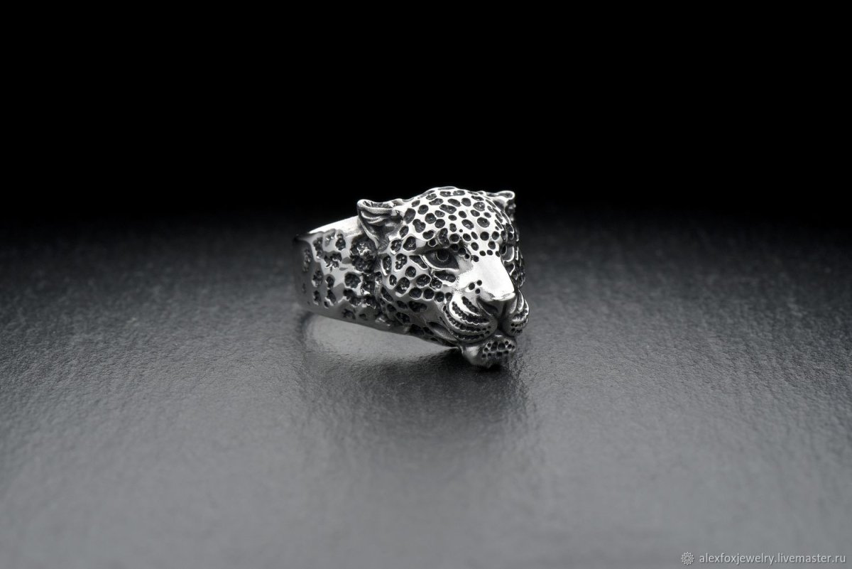 Золотая подвеска леопард