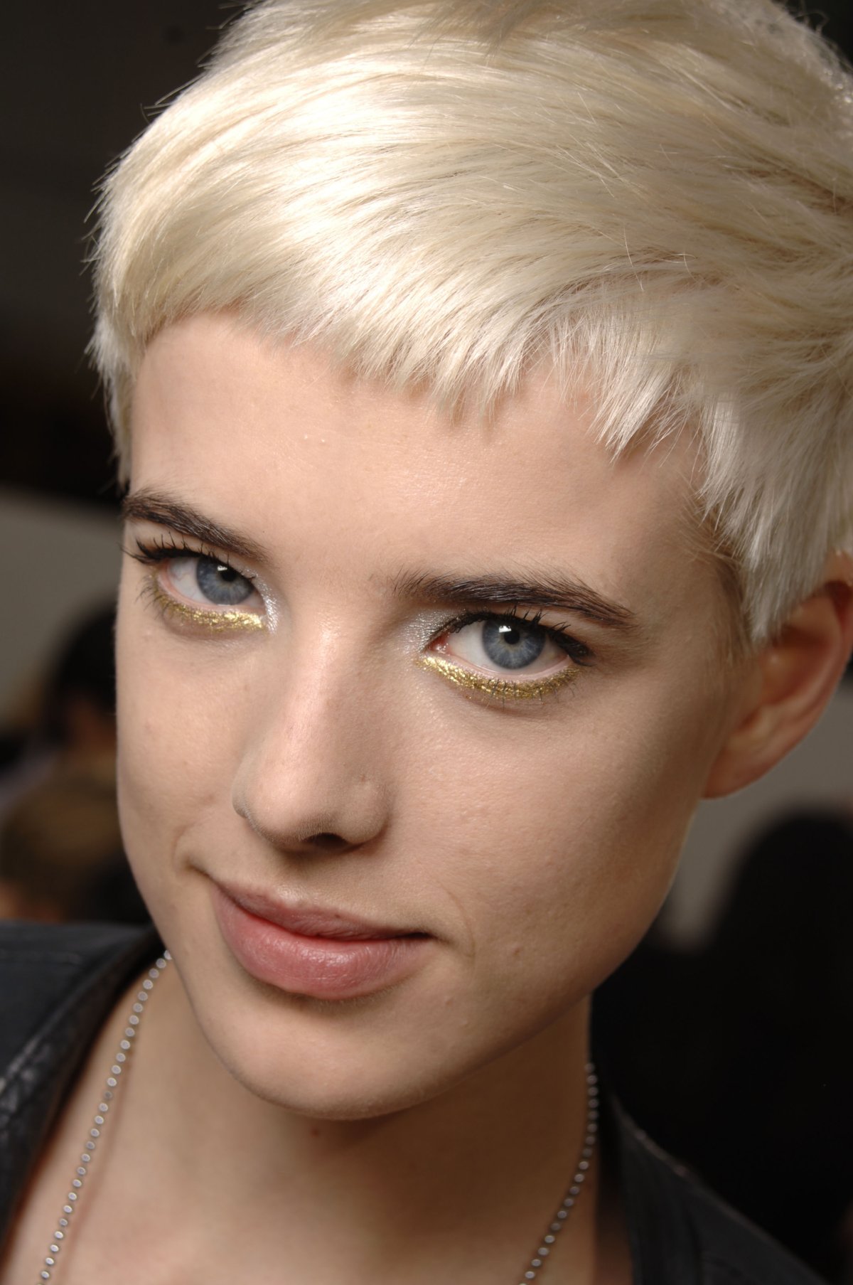 Агнесс Дейн стрижка сессон