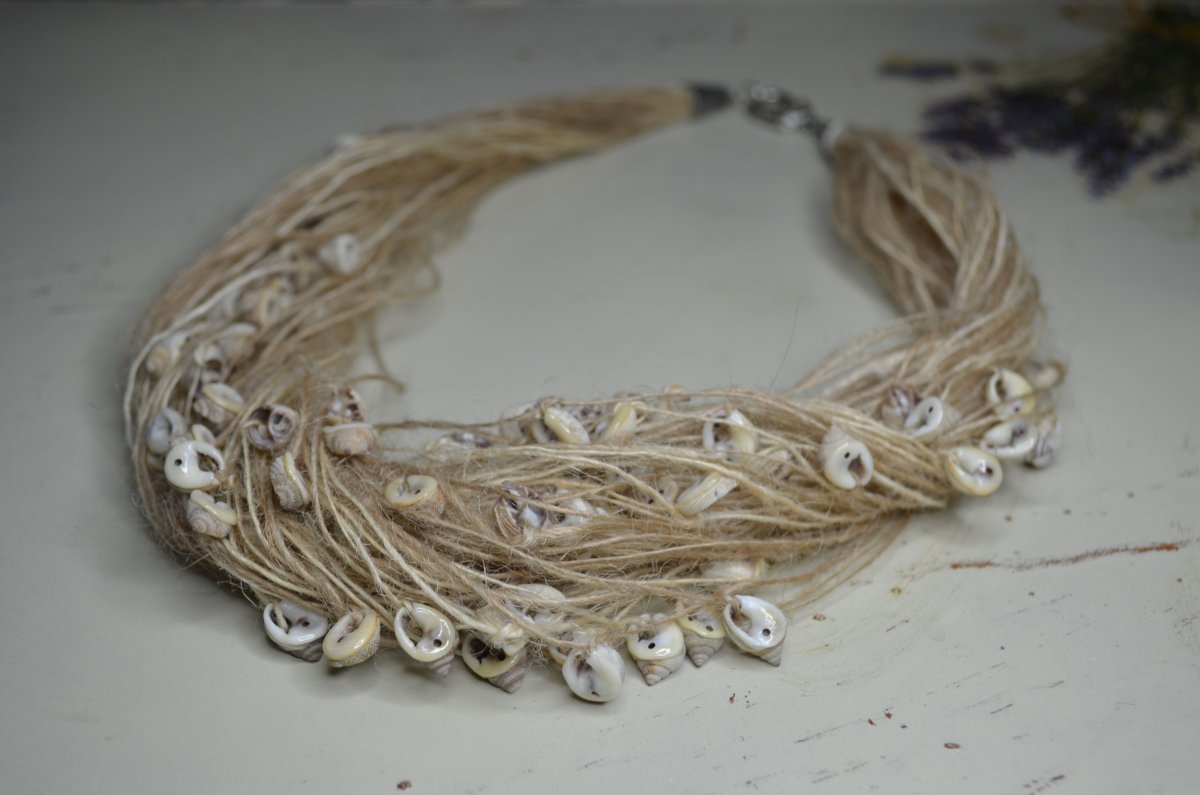 Бусы из льна