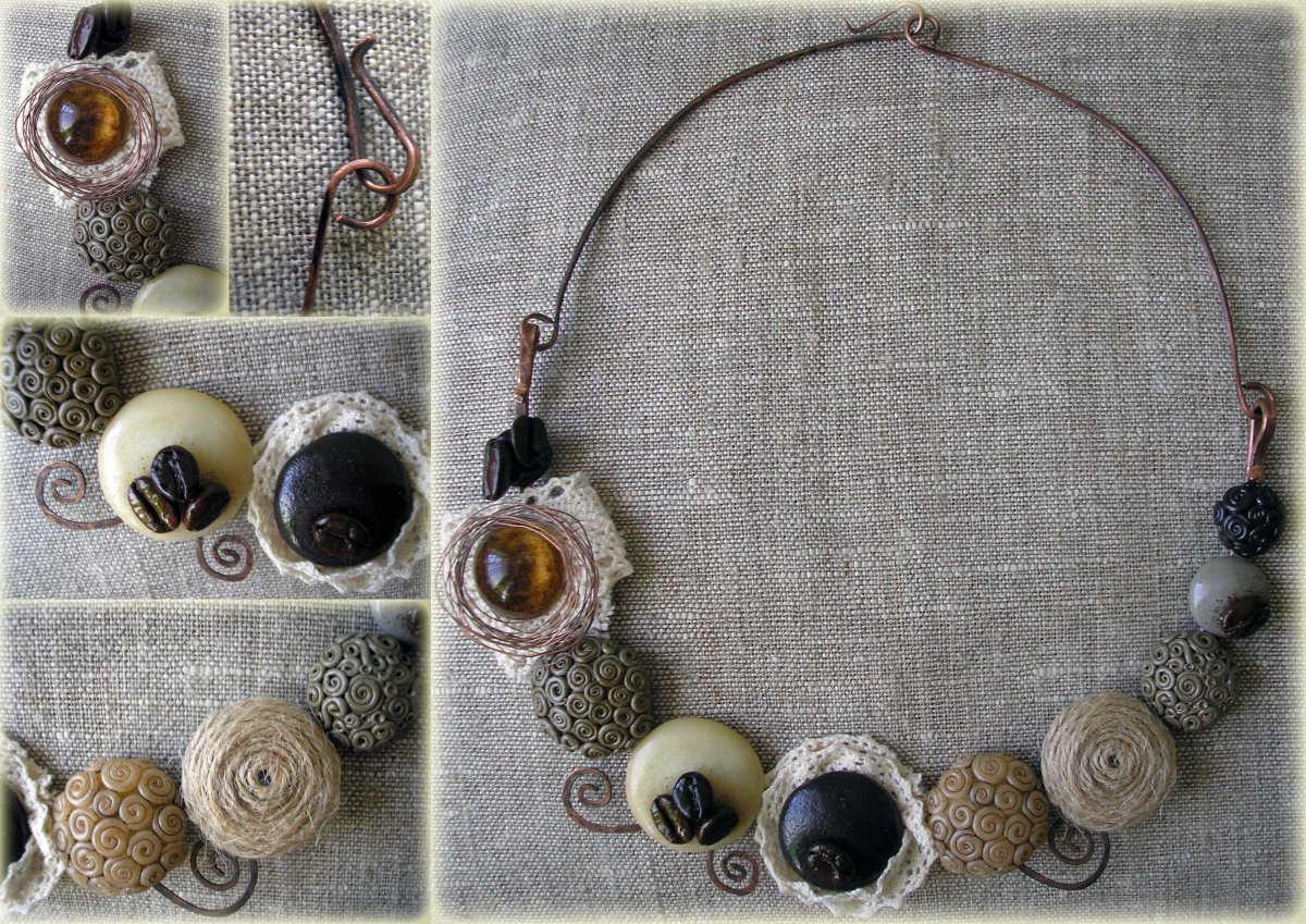 Браслет из бусин и подвесок