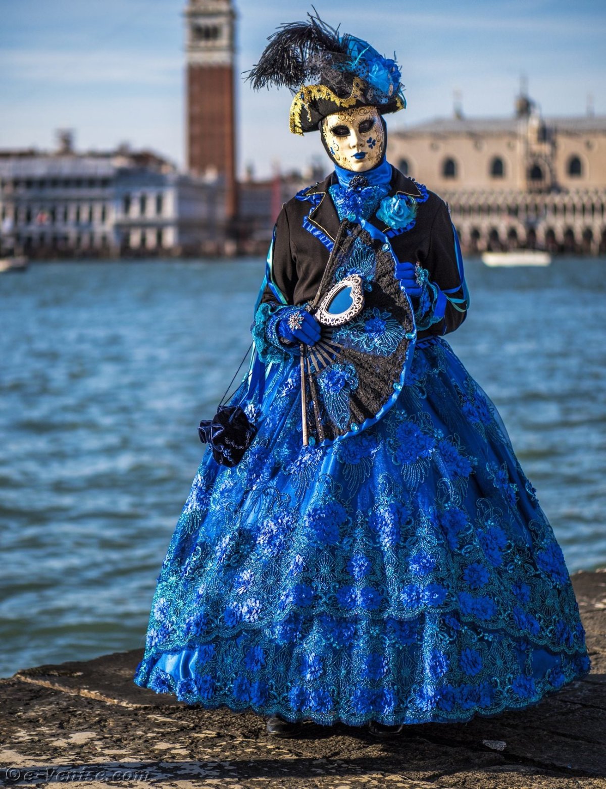 Мода в стиле рококо маскарад