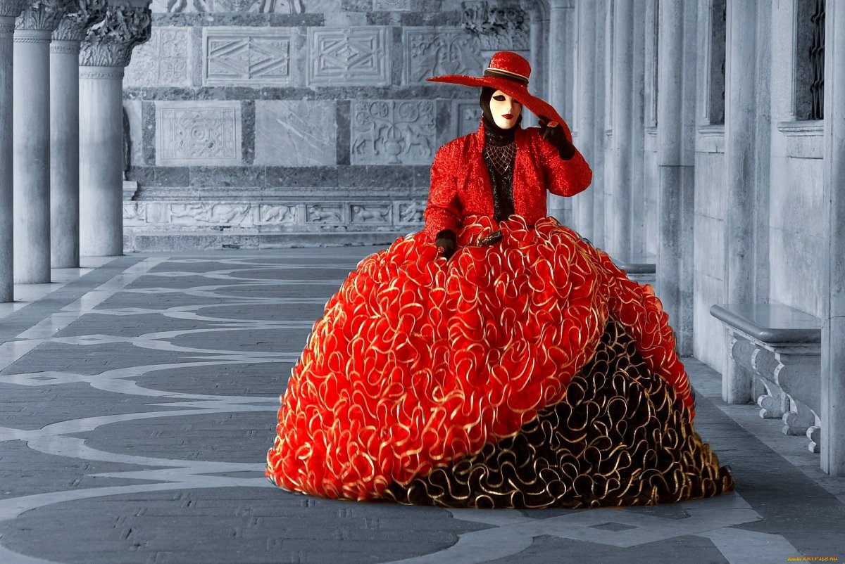 Венецианский карнавал платья золотое