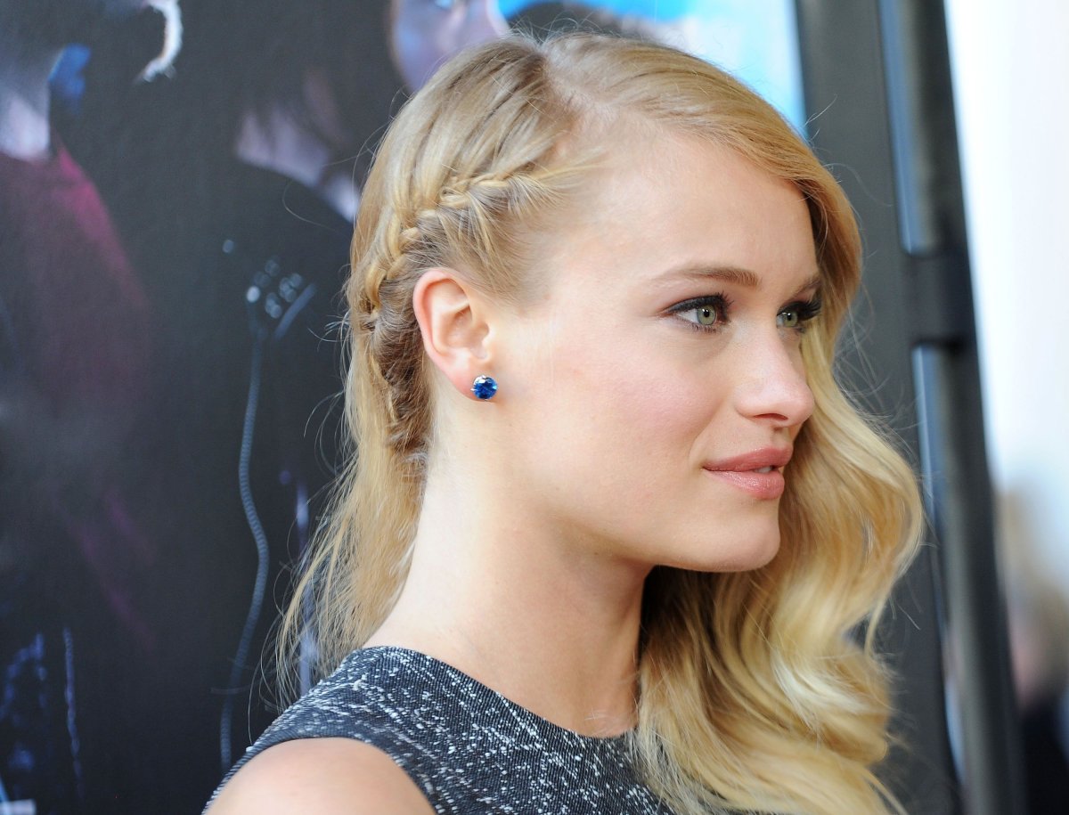 Натали Дормер стрижка половина головы