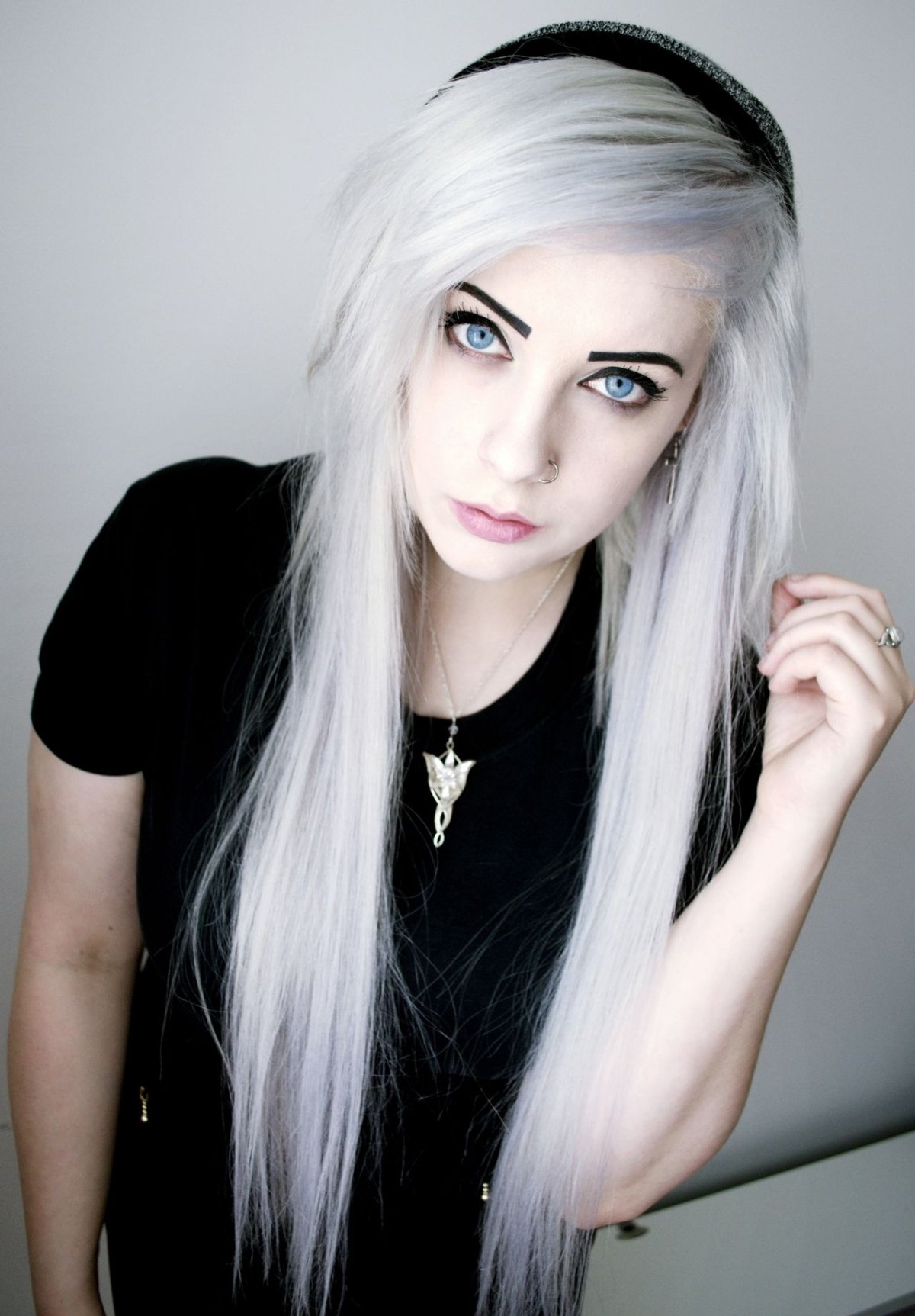 Белые волосы