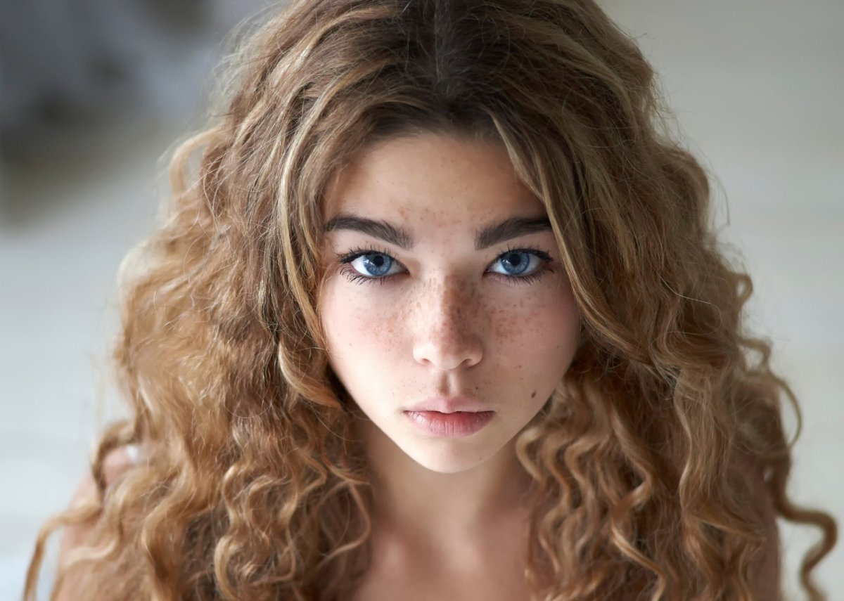 Волнистые волосы у девушек