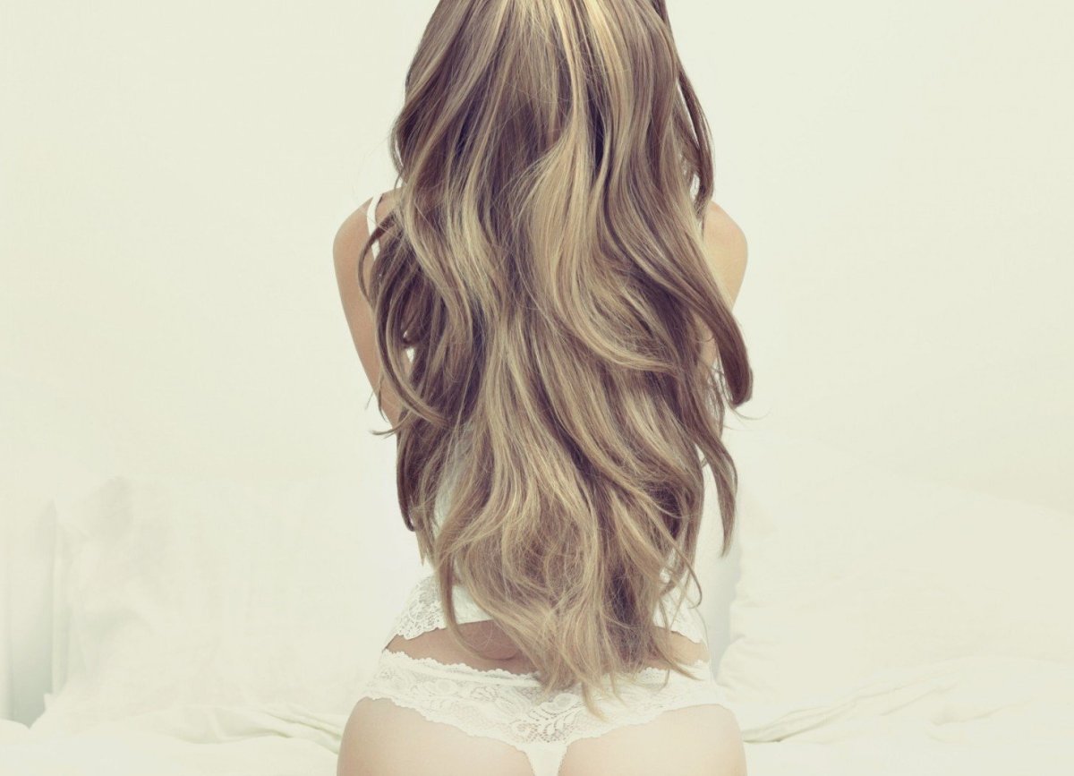 Кудрявая Жаклин Стоун