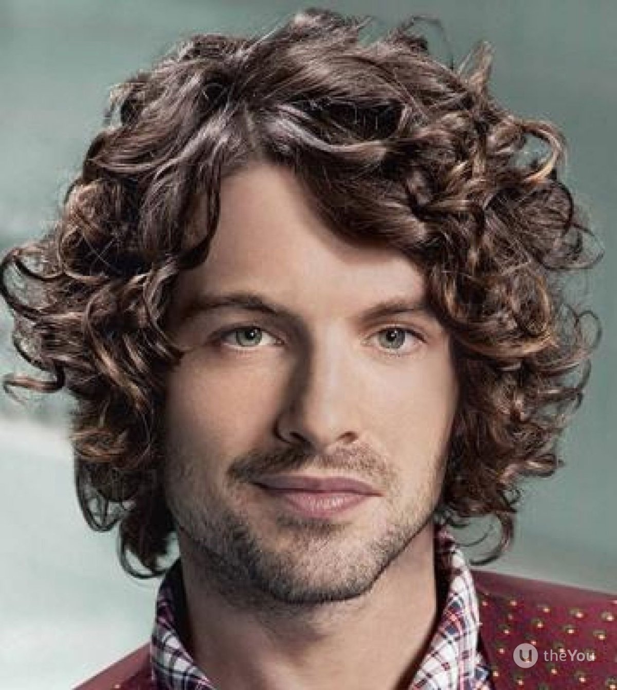 Объемная мужская стрижка на кудрявые волосы