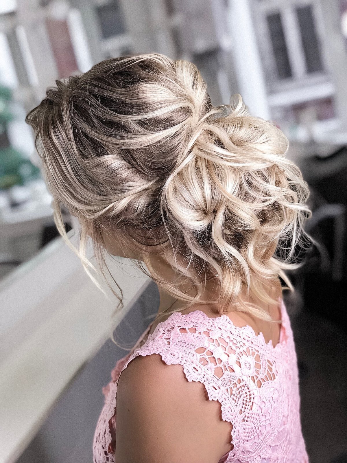 Прически блондинок со средними волосами