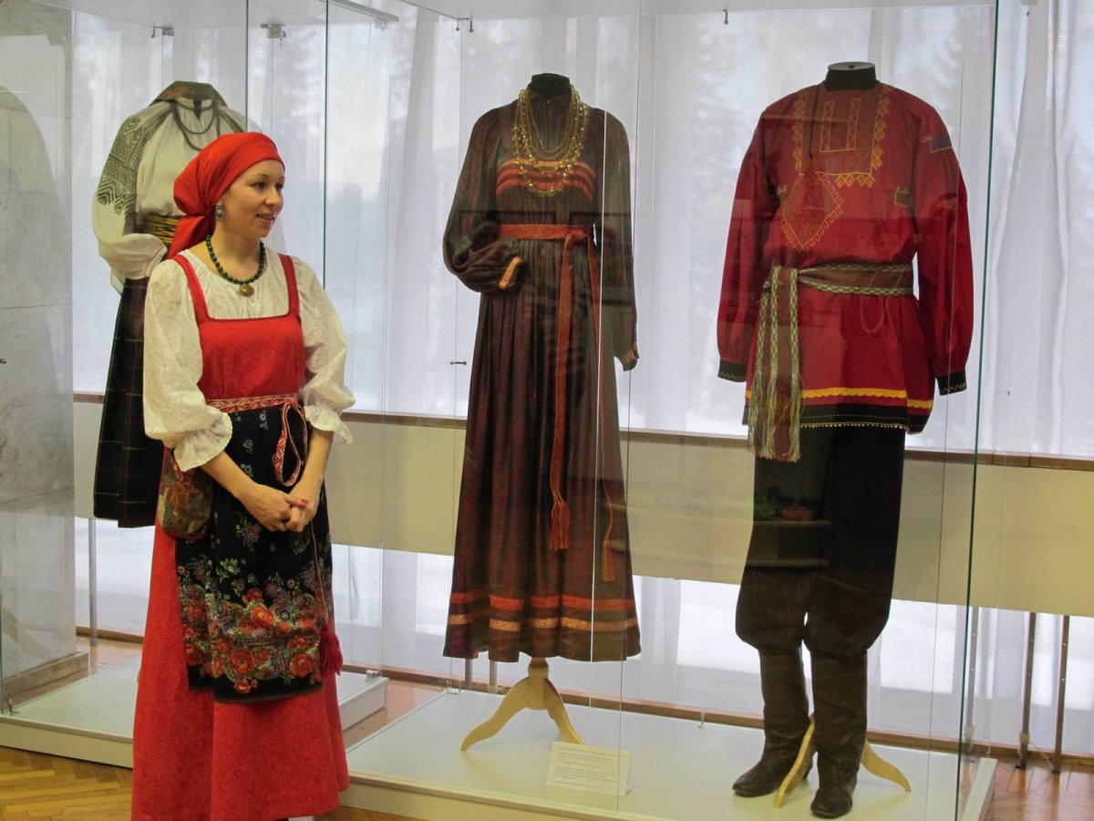 Платье с кринолином 19 век