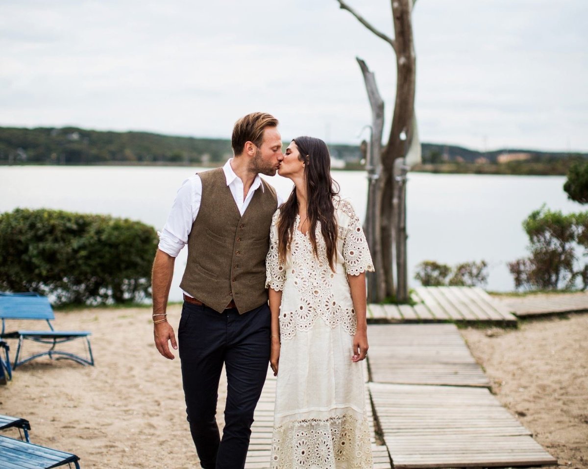 Костюм жениха с подтяжками