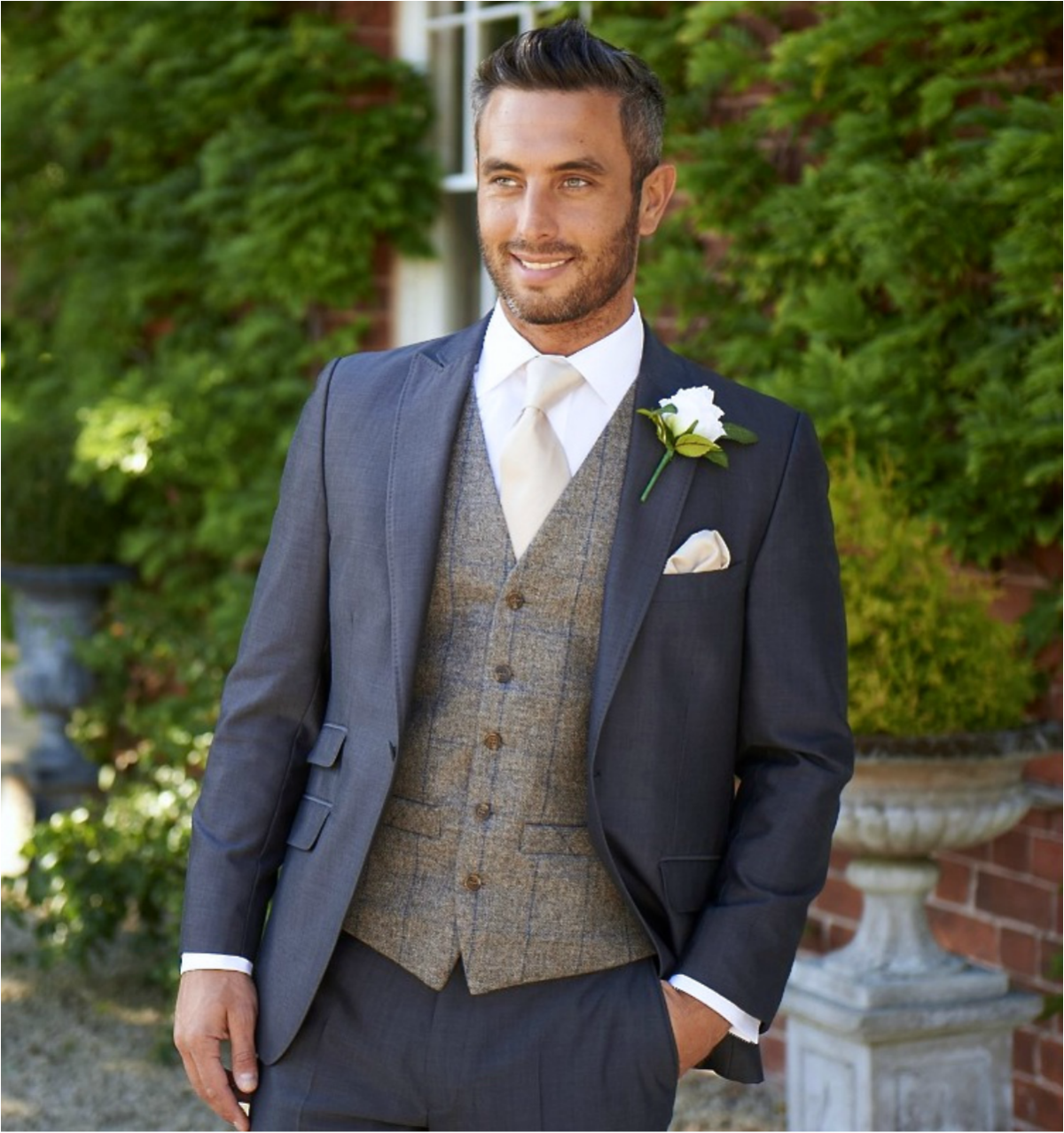 Костюм жениха с жилеткой