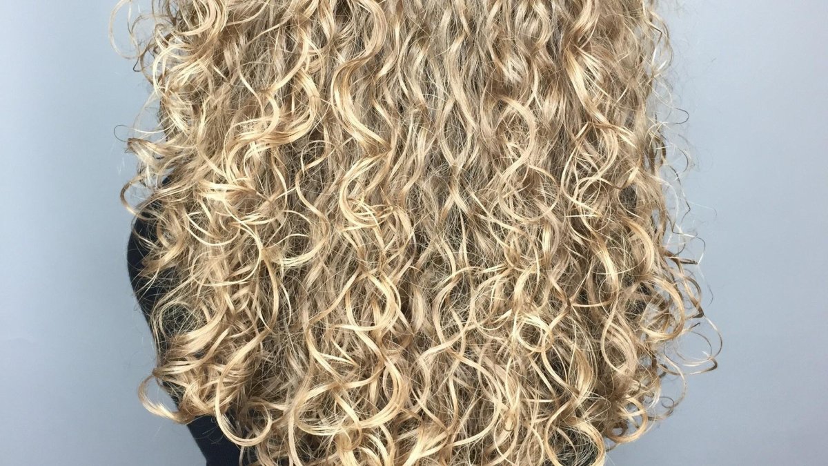 Шикарные длинные вьющиеся волосы