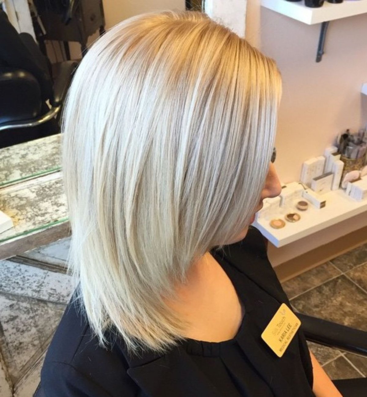 Стрижка и окрашивание на средние волосы придающая объем