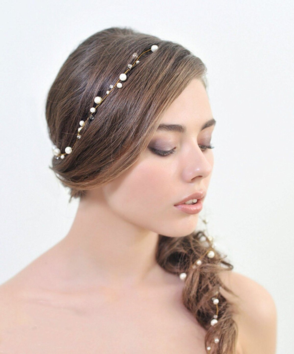 Прическа с жемчугом в волосах
