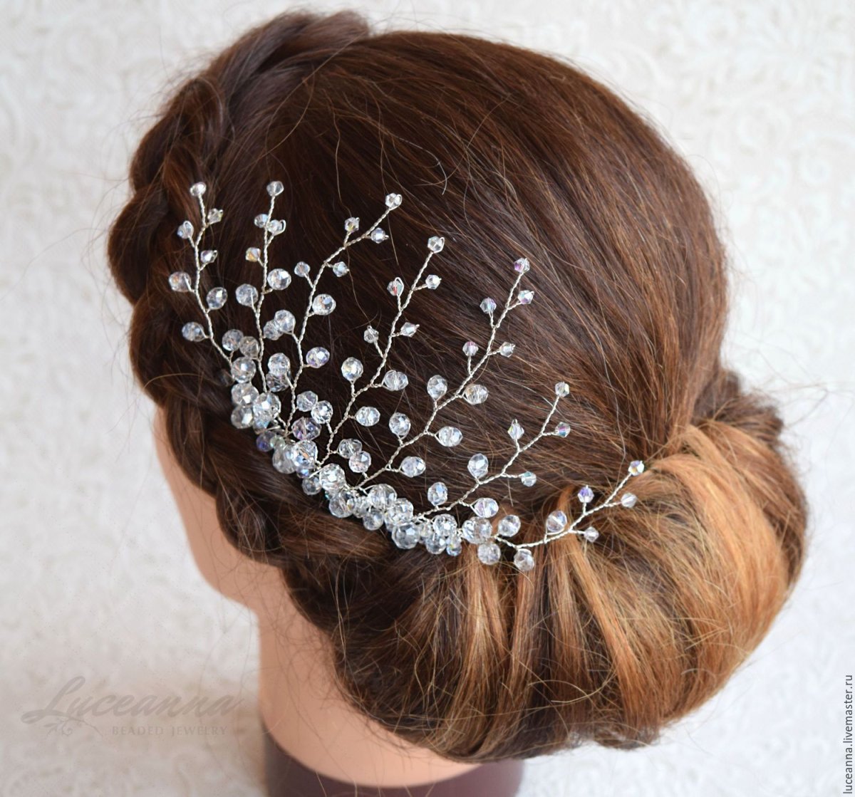 Украшение для волос из бусин