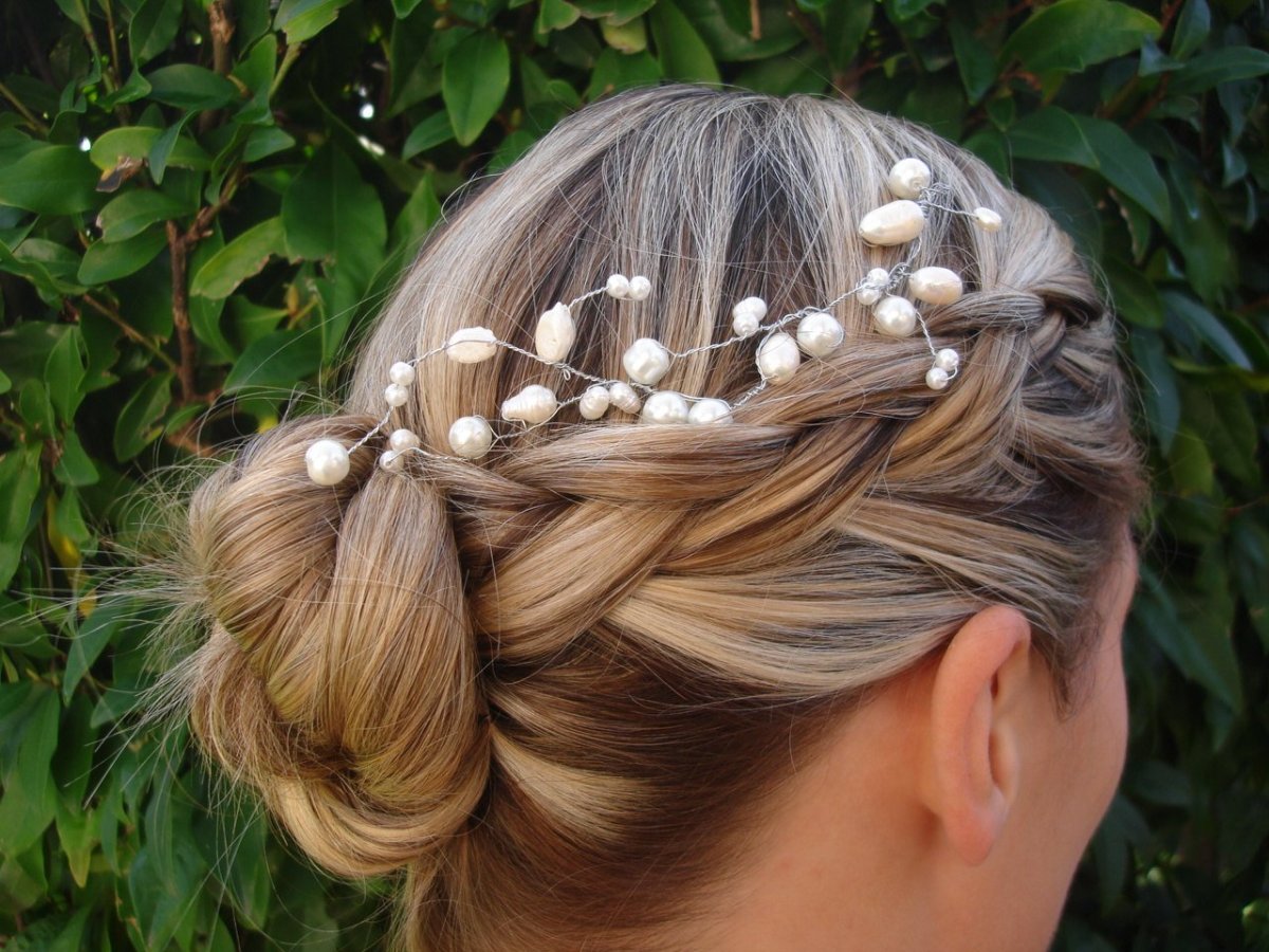 Прическа с жемчугом