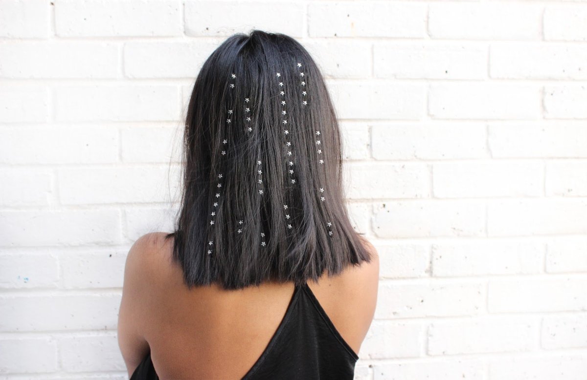 Прическа со стразами