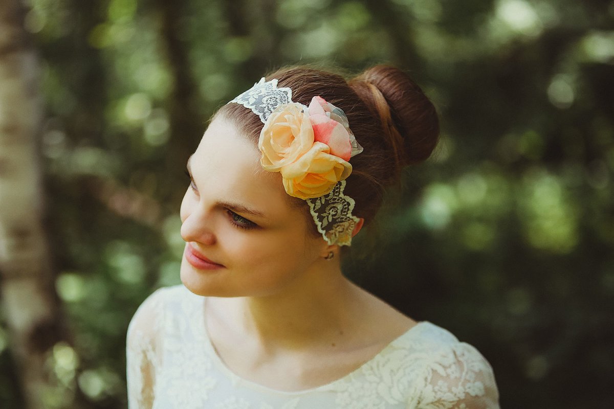 Повязка на голову с цветами