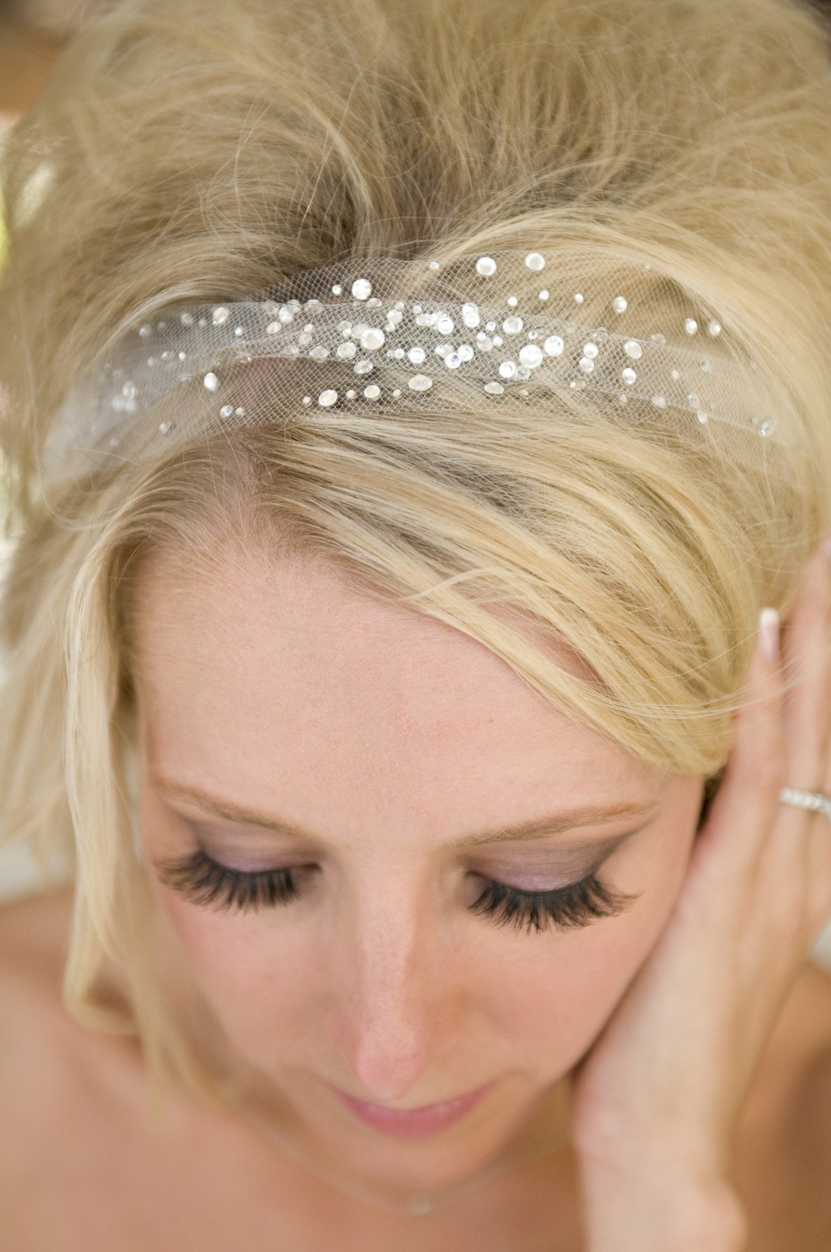 Прическа невесты с бантом