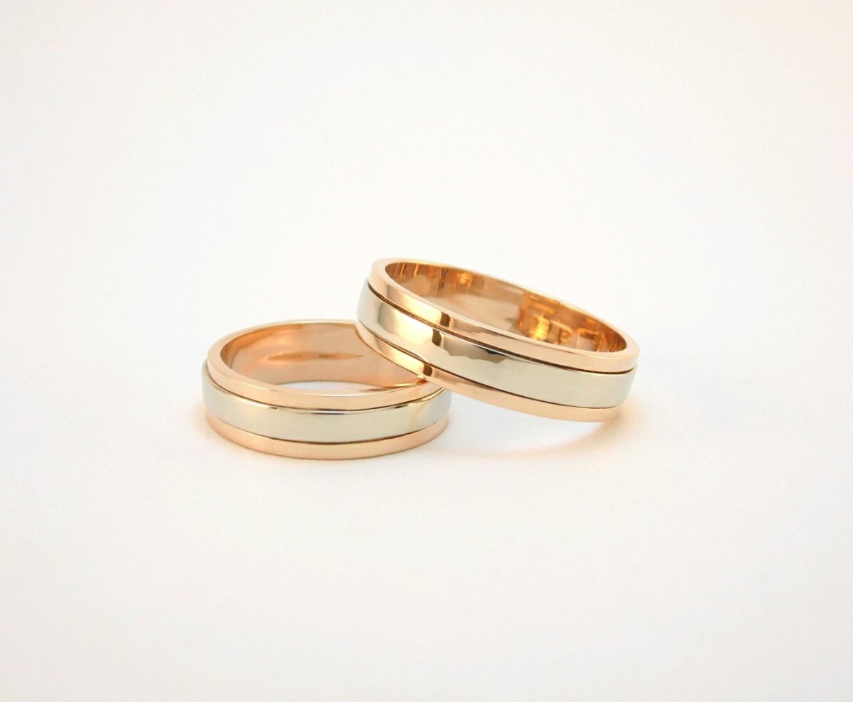 Венчальные кольца с виноградной лозой