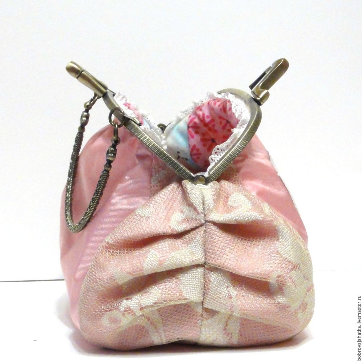 Белая сумка со стразами