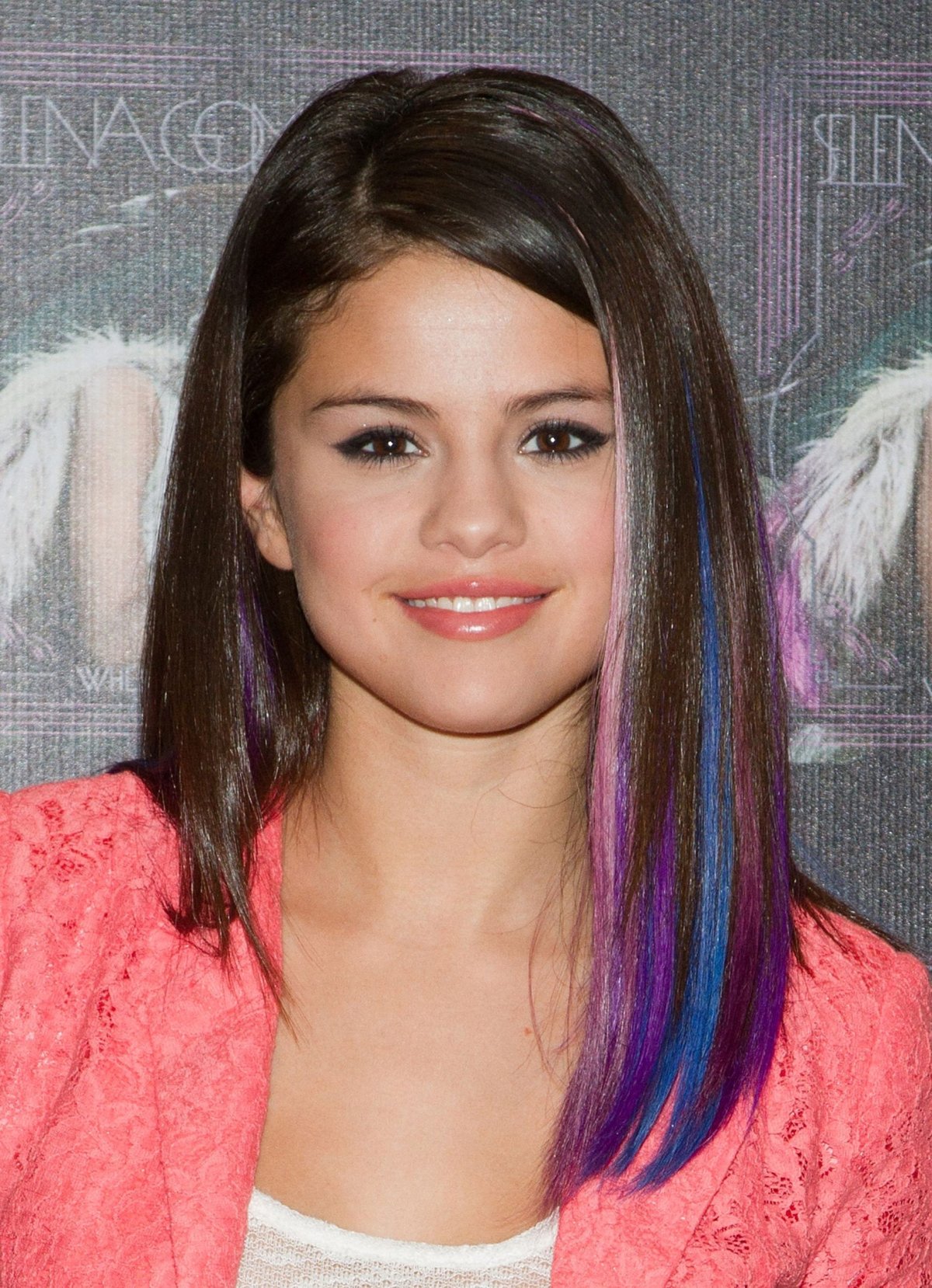 Стрижка на средние густые волосы