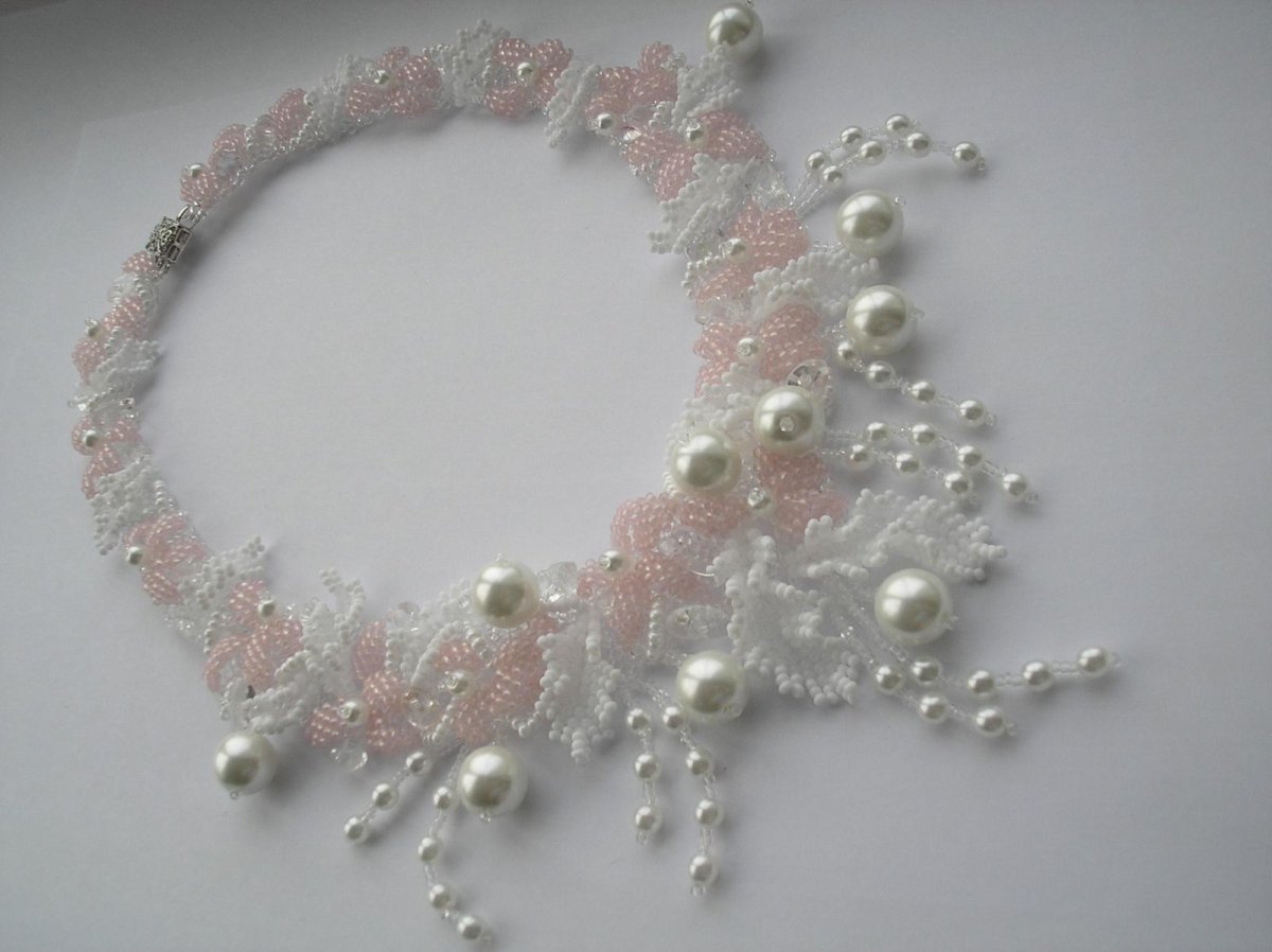 Старинные украшения из бисера