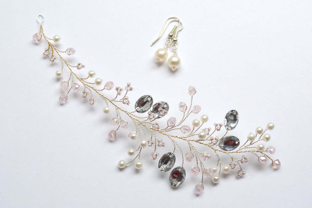 Украшения из проволоки и бусин брошь