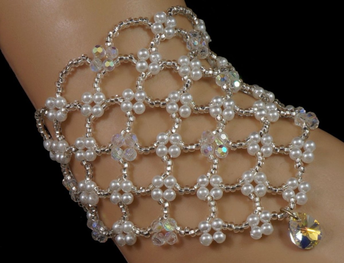 Украшения из стекляруса с бусиной