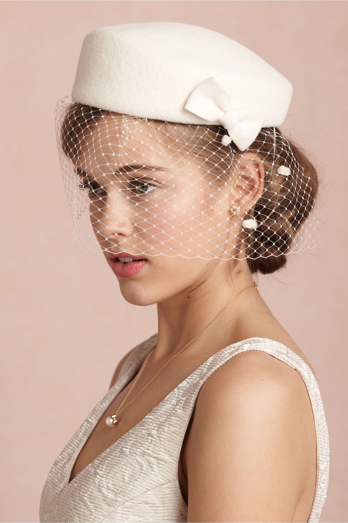 Фата на ободке и розы