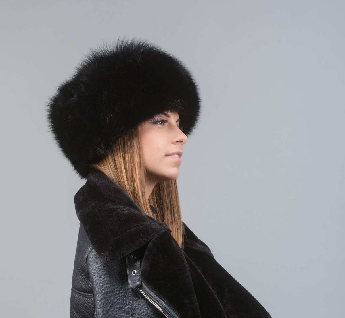 Норковая шапка с козырьком