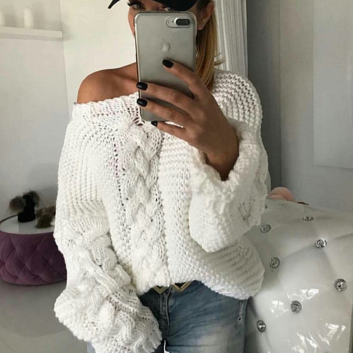 Белый свитер крупной вязки