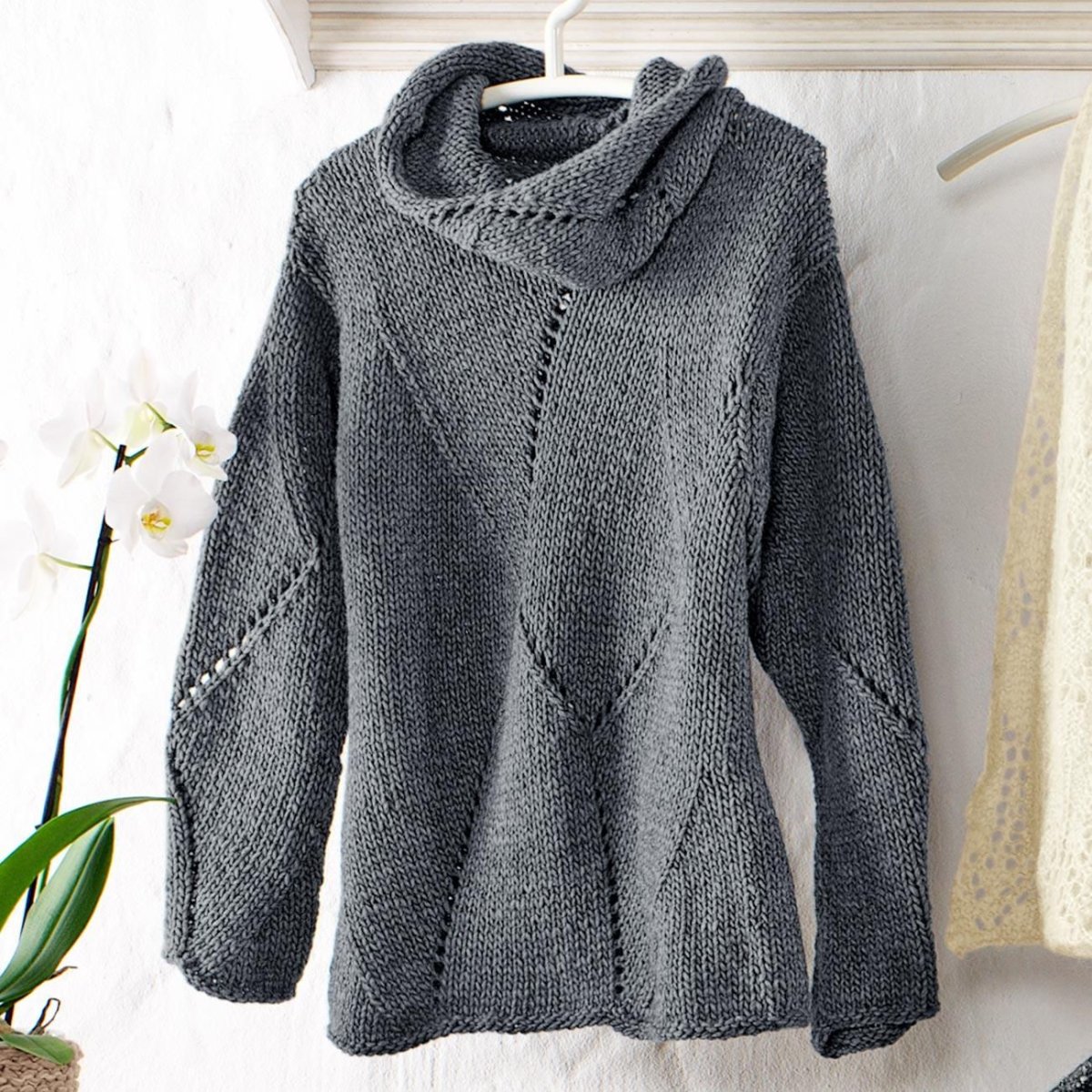 Необычные свитера женские