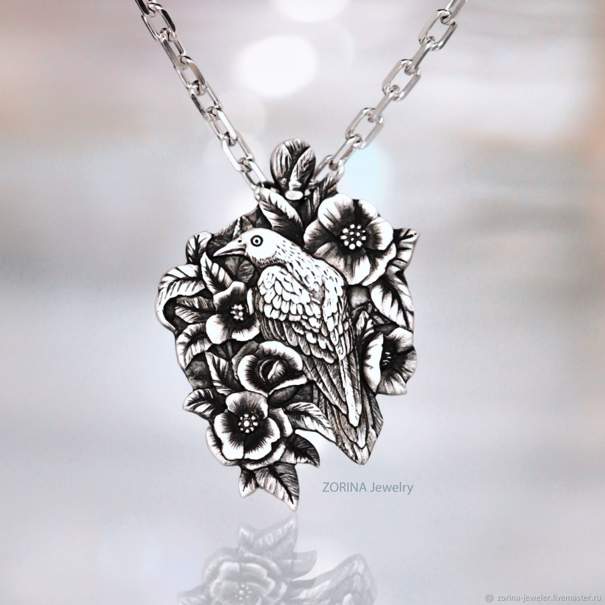 Женская подвеска ворон