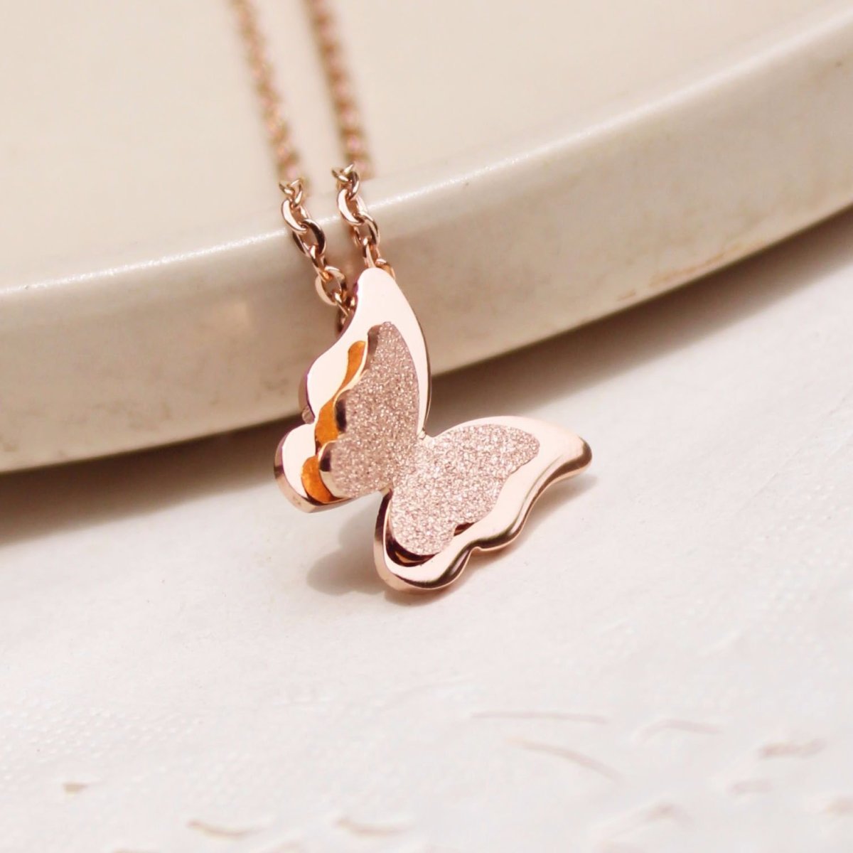 Золотая подвеска бабочка