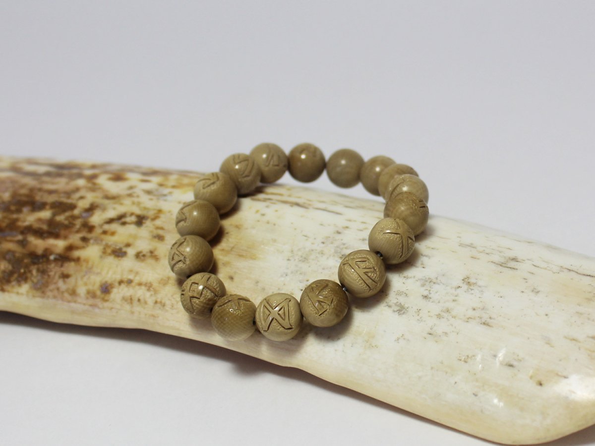 Митра Нестора из бивня мамонта