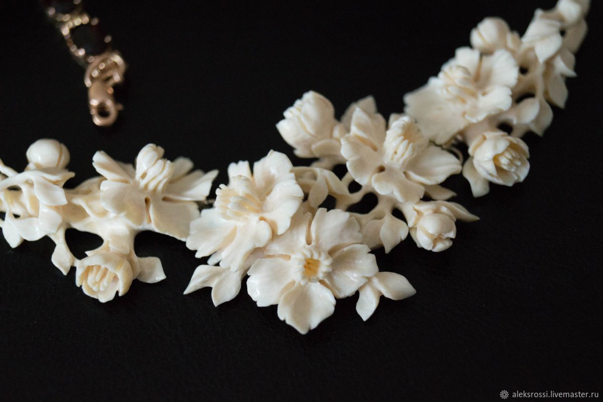 Украшения из слоновой кости