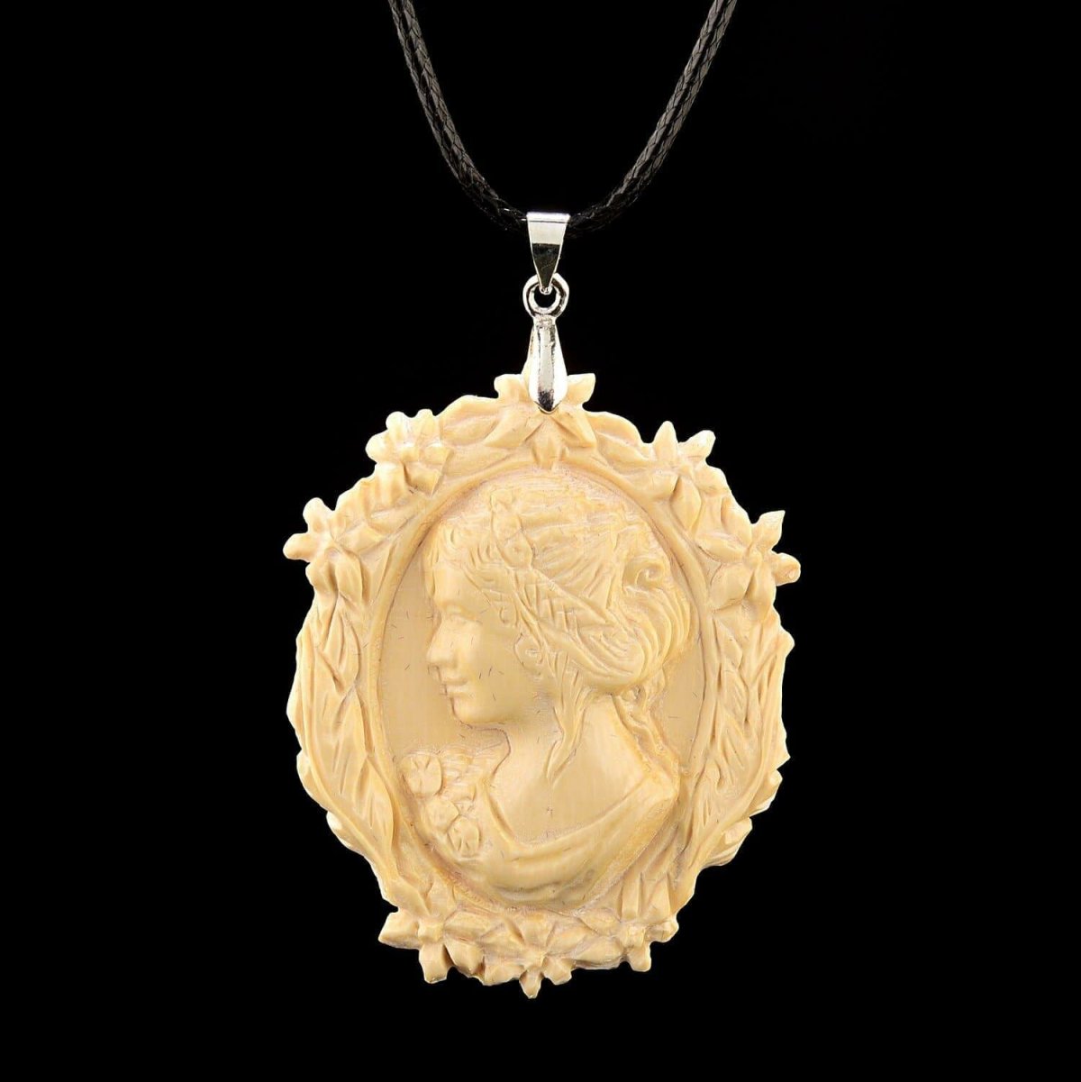 Сувениры из бивня мамонта