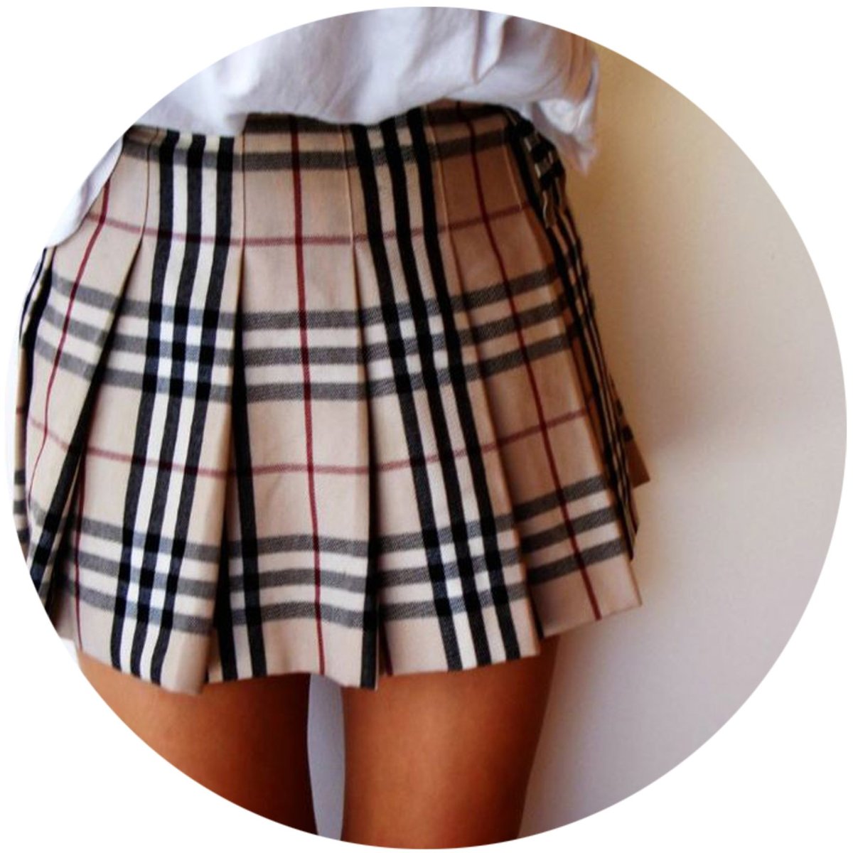 Лук с короткой твидовой юбкой