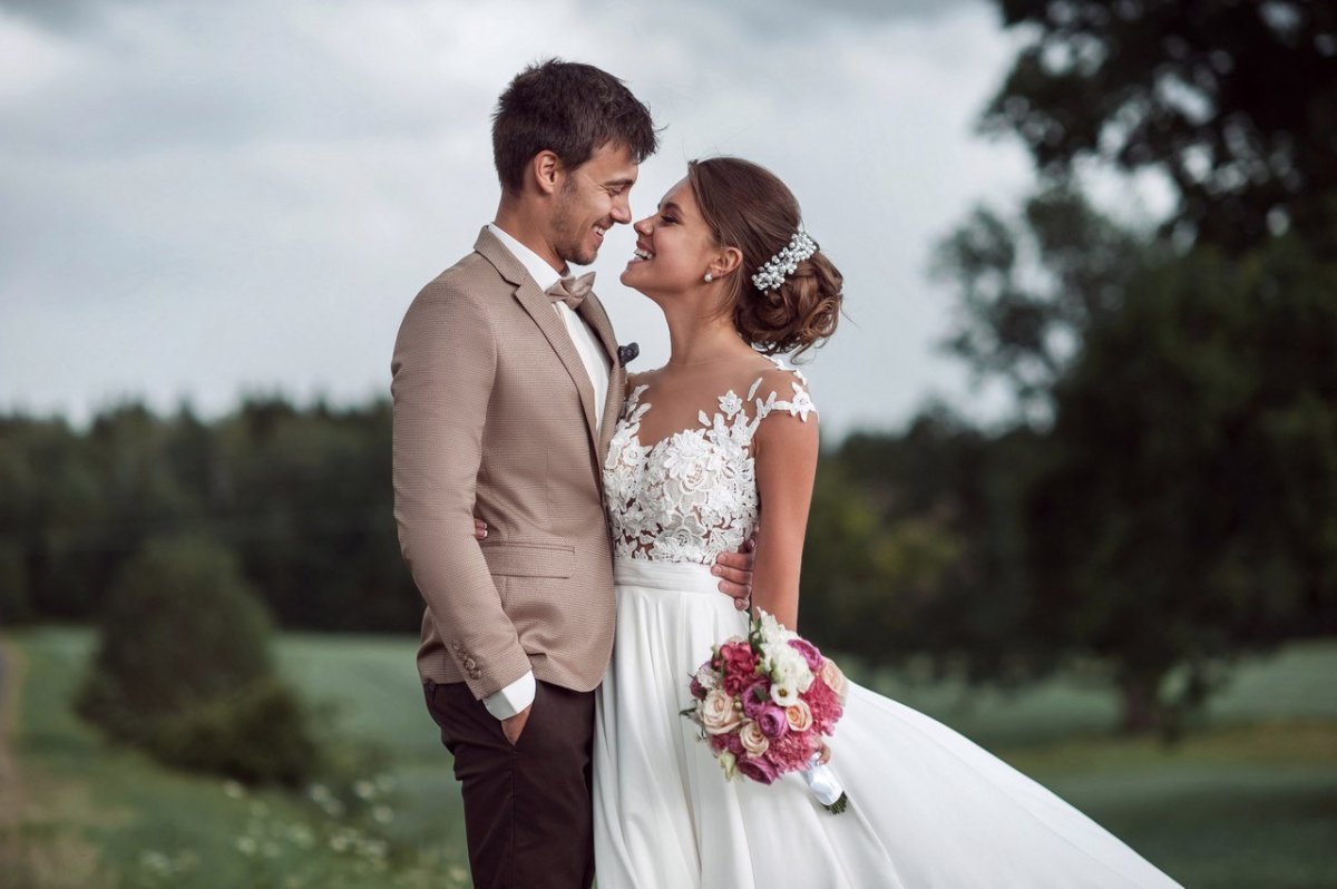 Жених и невеста в ЗАГСЕ