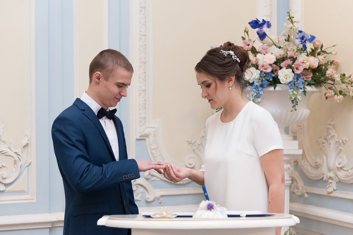 Свадьба жених и невеста причёски и платья