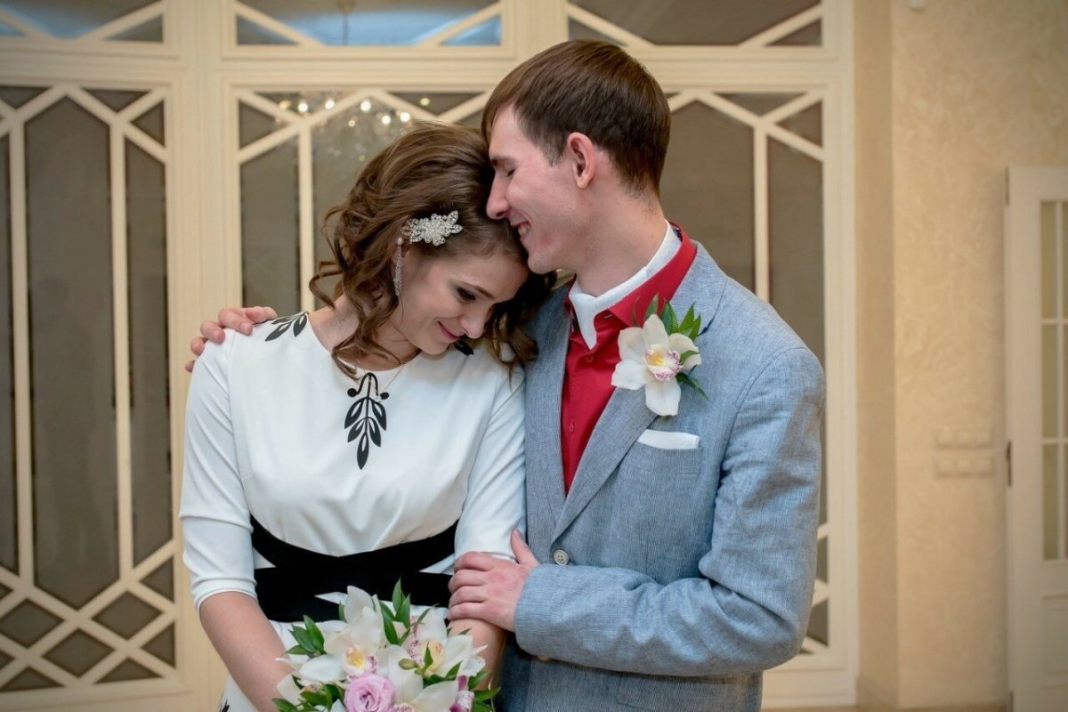 Жених и невеста в ЗАГСЕ