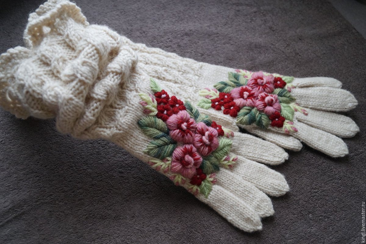 Вышитые варежки