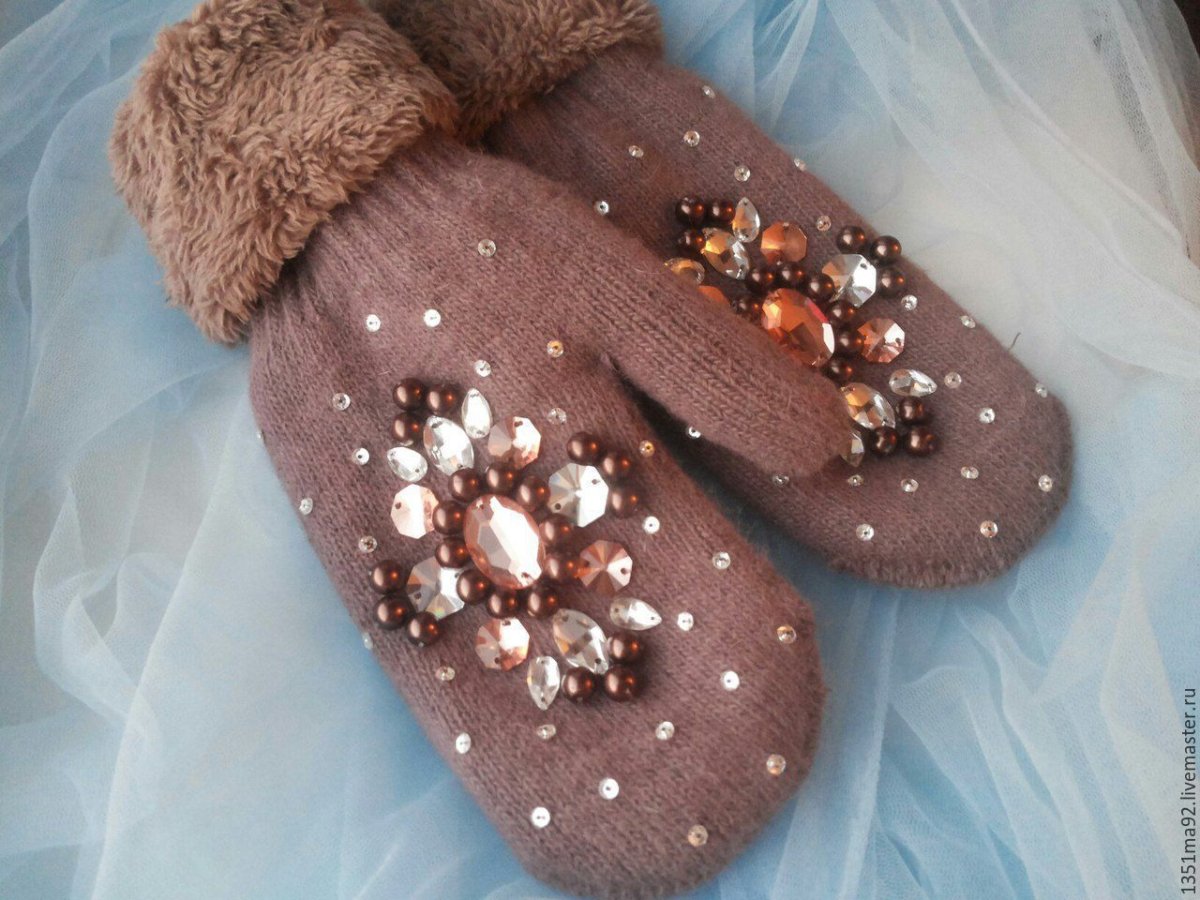 Расшитые варежки