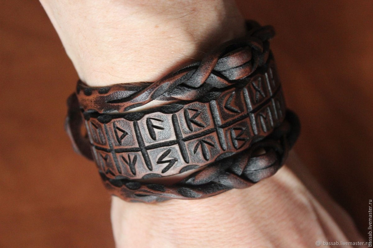 Браслет Фенрир футарк