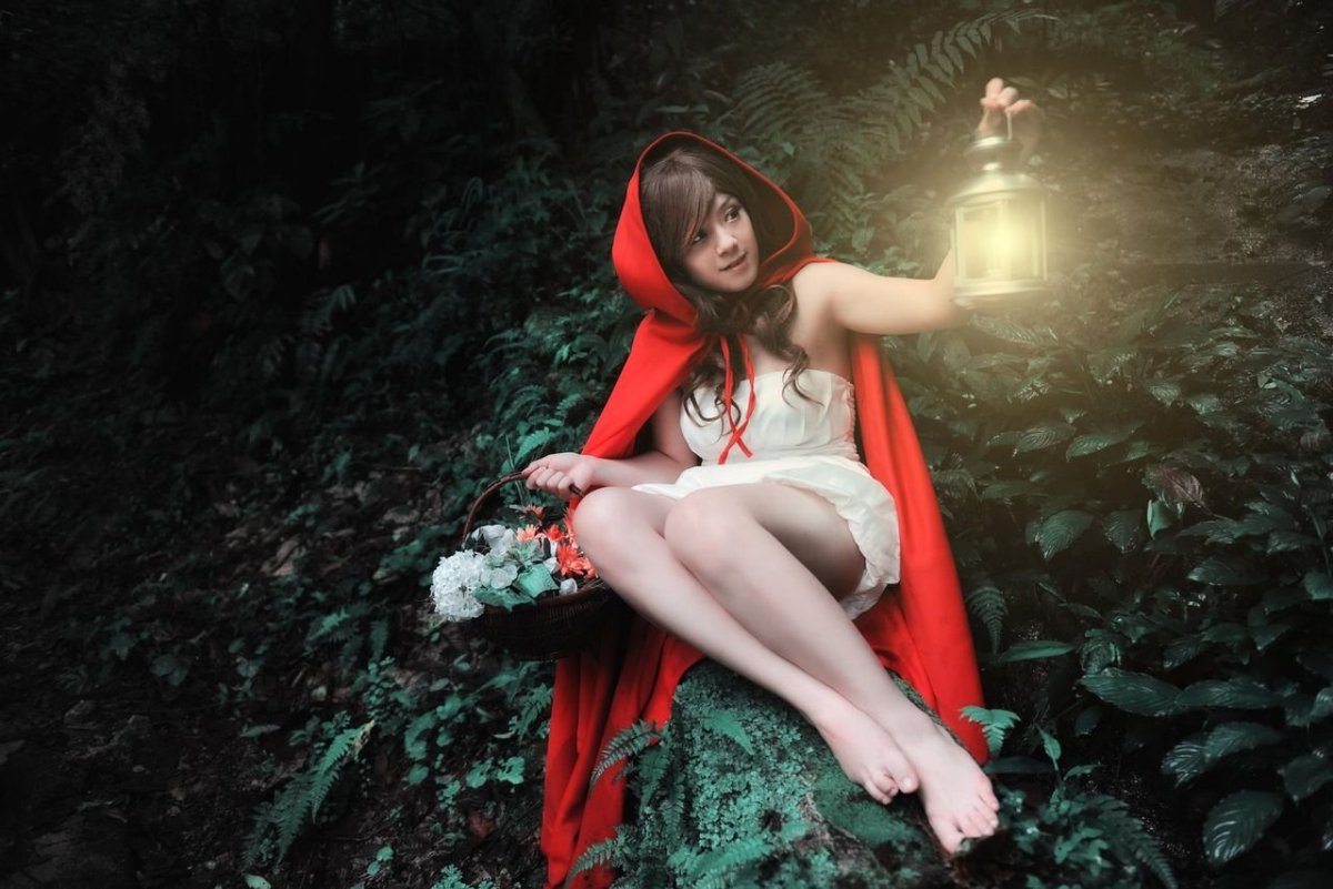 Яна Поплавская красная шапочка ню