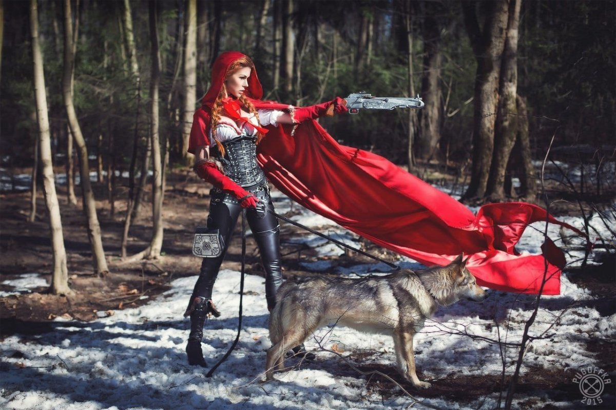 Девушка в Красном платье с волком
